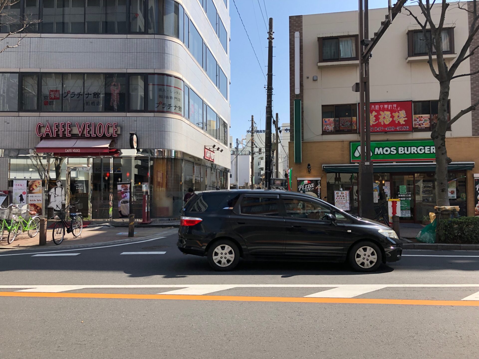 船橋駅から船橋シーアクト法律事務所への道順4　PCバル 千葉船橋店の角を右へ